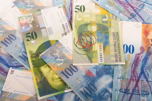 Schweizer Stadt mit digitalem KI-Overlay